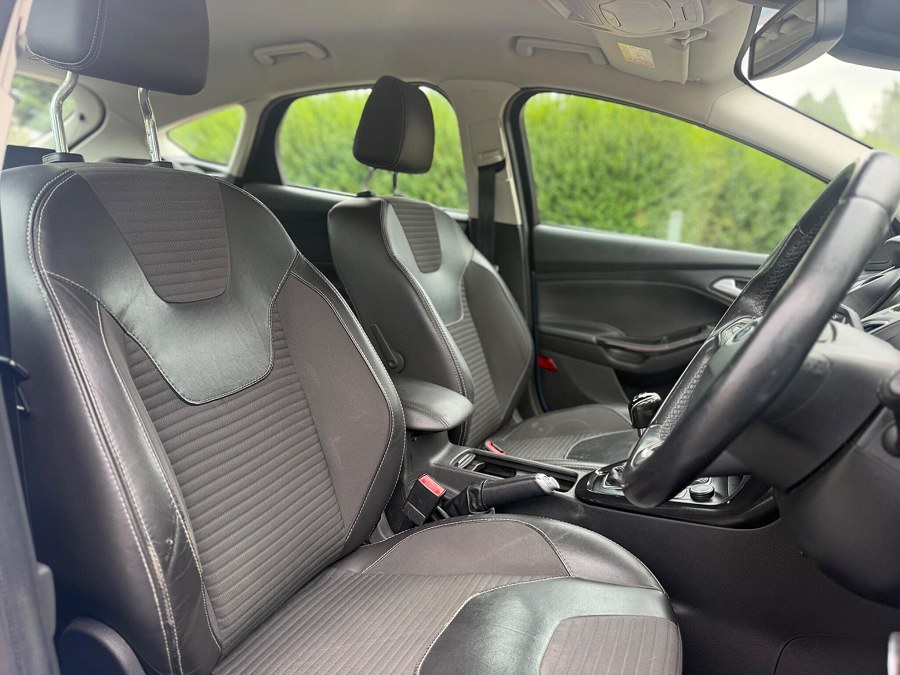 2017 Ford Focus photo 12
