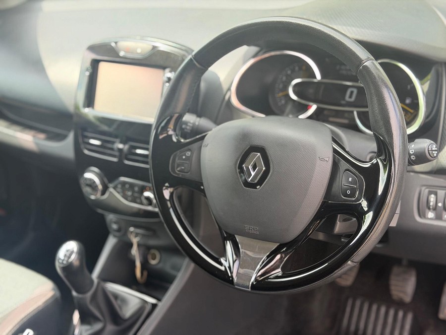 Renault Clio photo 2