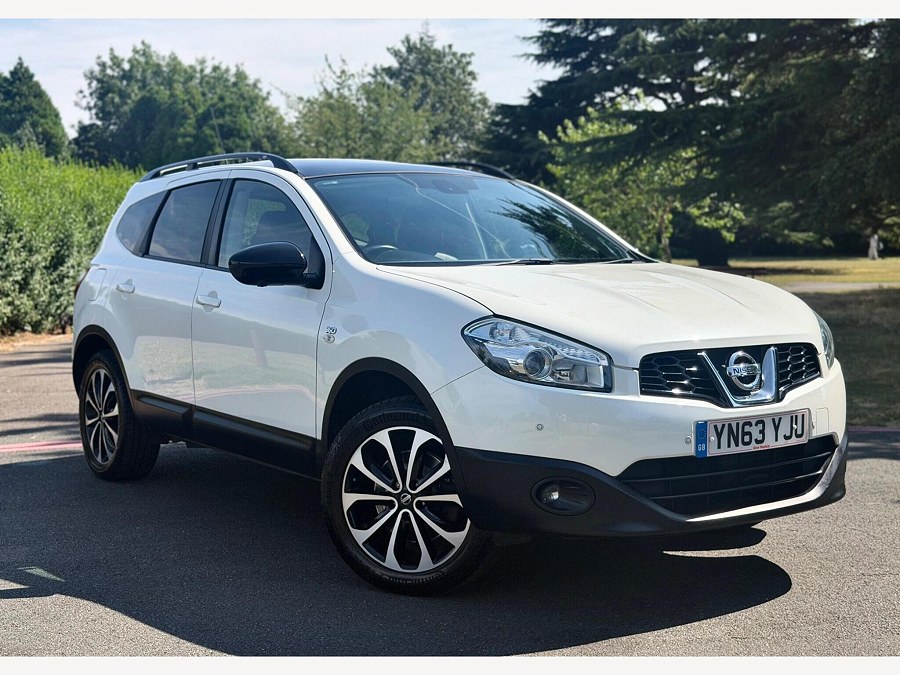 2013 Nissan Qashqai+2 photo 1