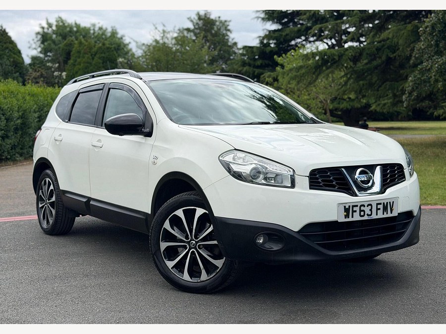 2013 Nissan Qashqai+2 photo 1