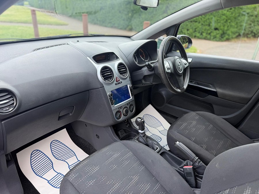 2013 Vauxhall Corsa photo 11