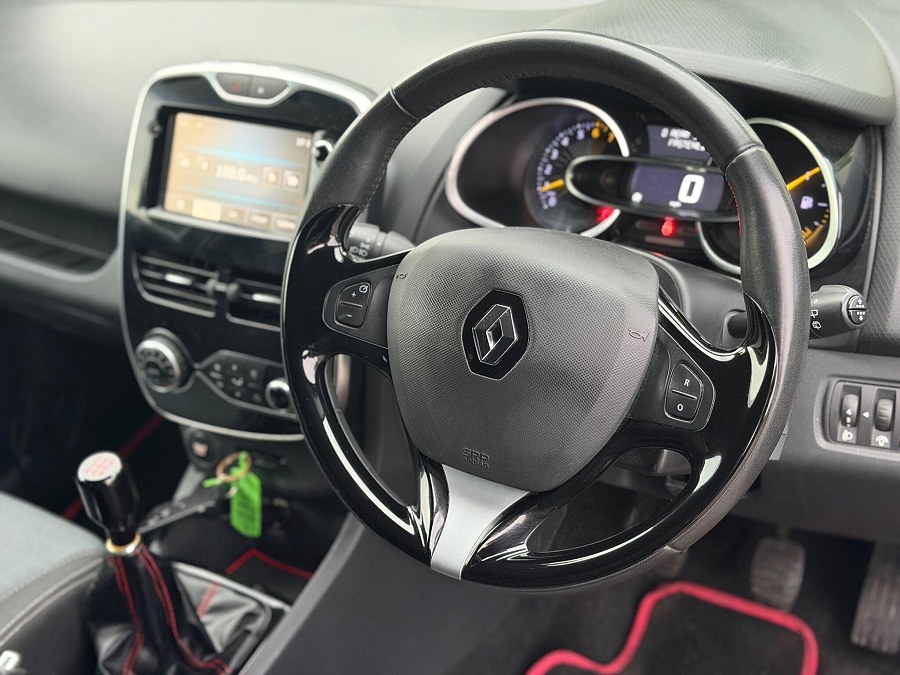 Renault Clio photo 2