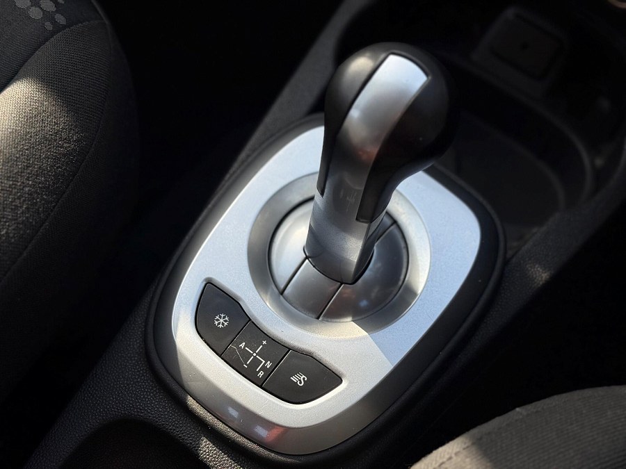 2012 Vauxhall Corsa photo 11