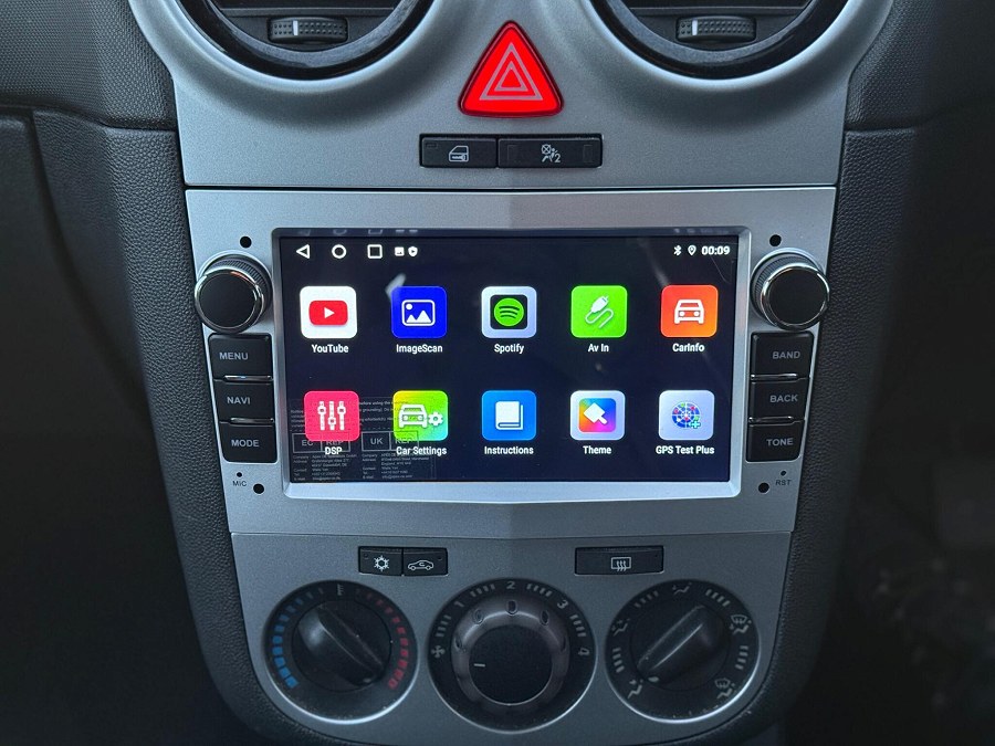 2013 Vauxhall Corsa photo 4