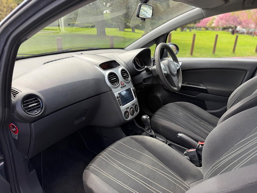 Vauxhall Corsa photo 2