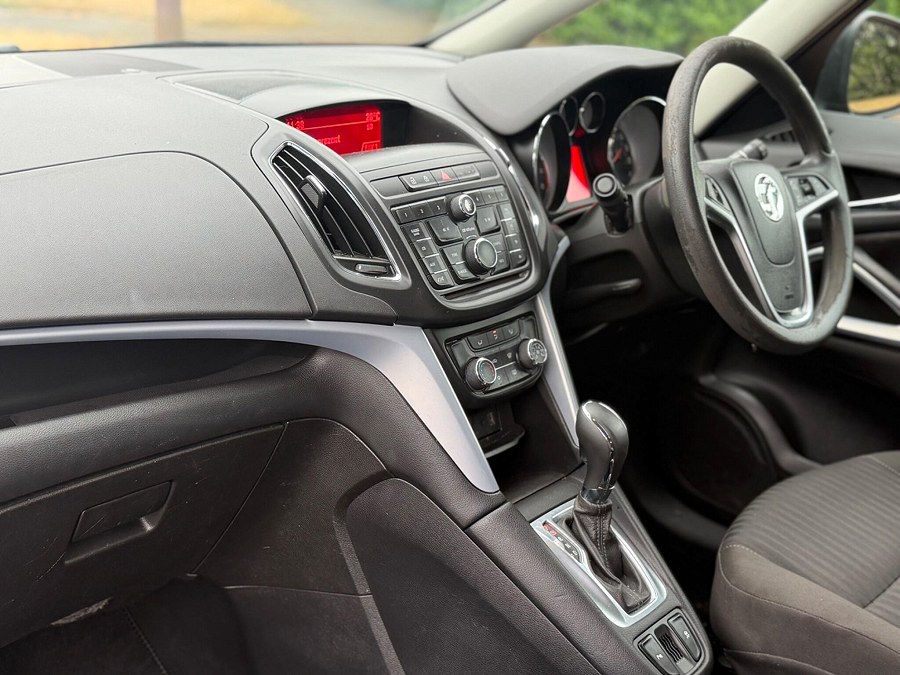 Vauxhall Zafira Tourer photo 2