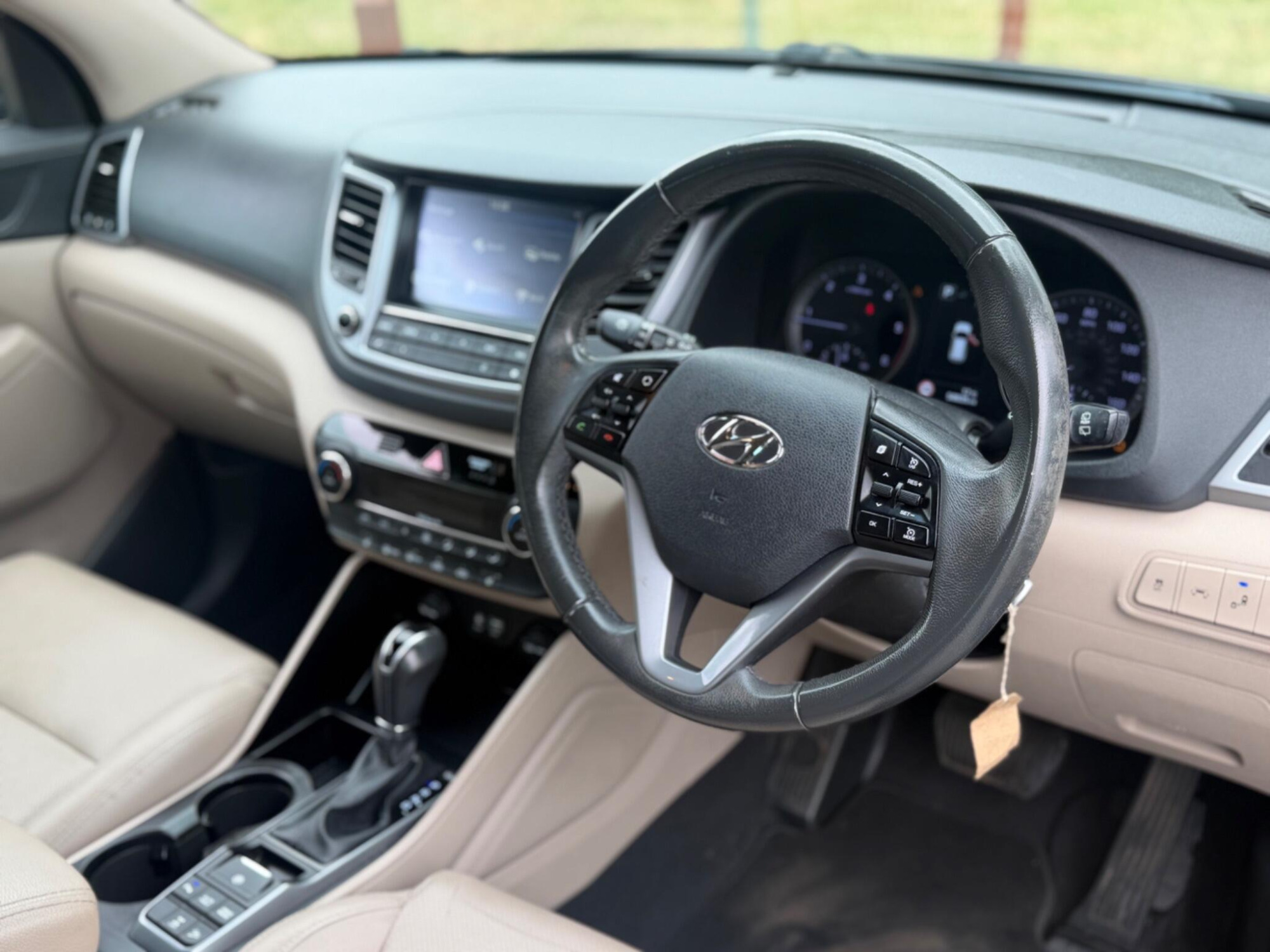 Hyundai TUCSON photo 2