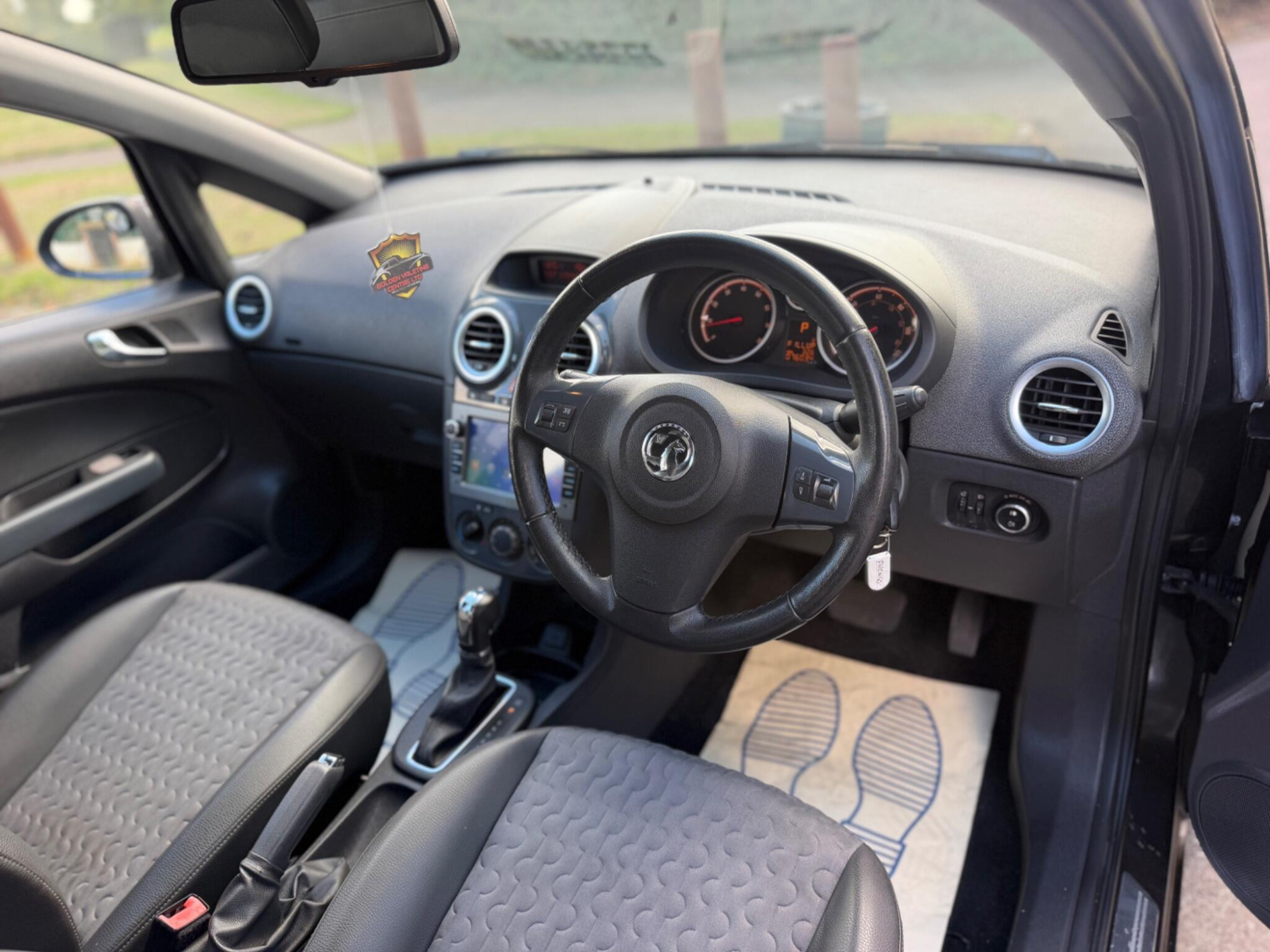 Vauxhall Corsa photo 2