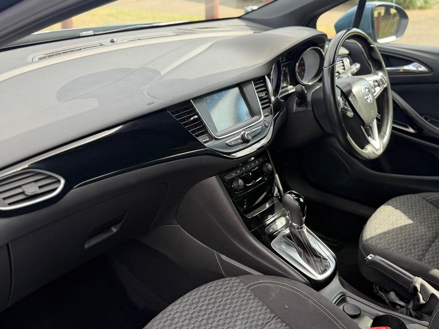 2017 Vauxhall Astra photo 9