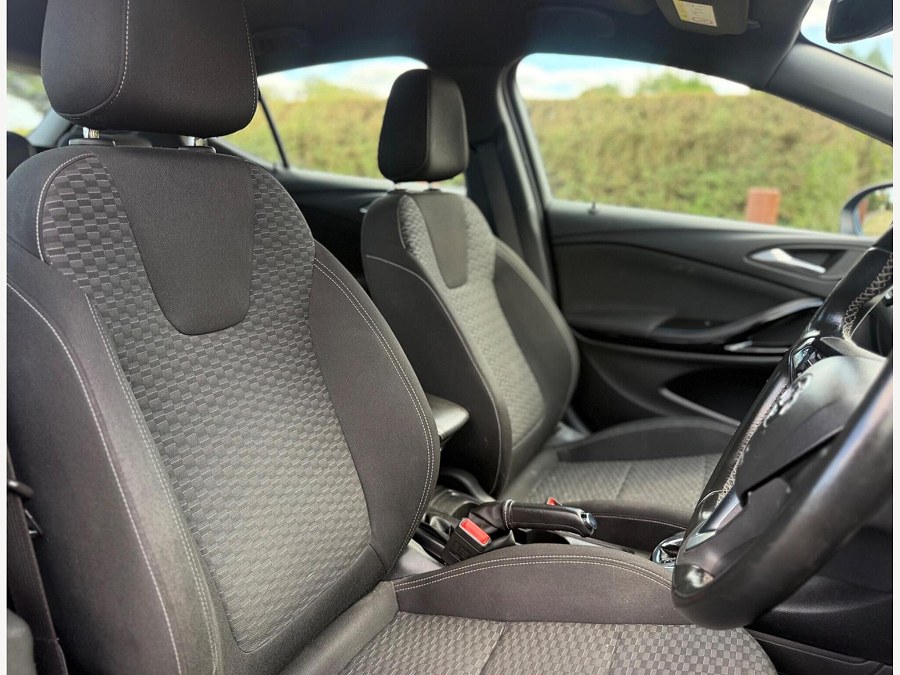 2017 Vauxhall Astra photo 12