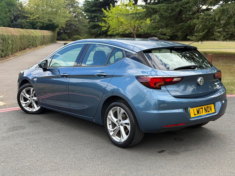 2017 Vauxhall Astra photo 3