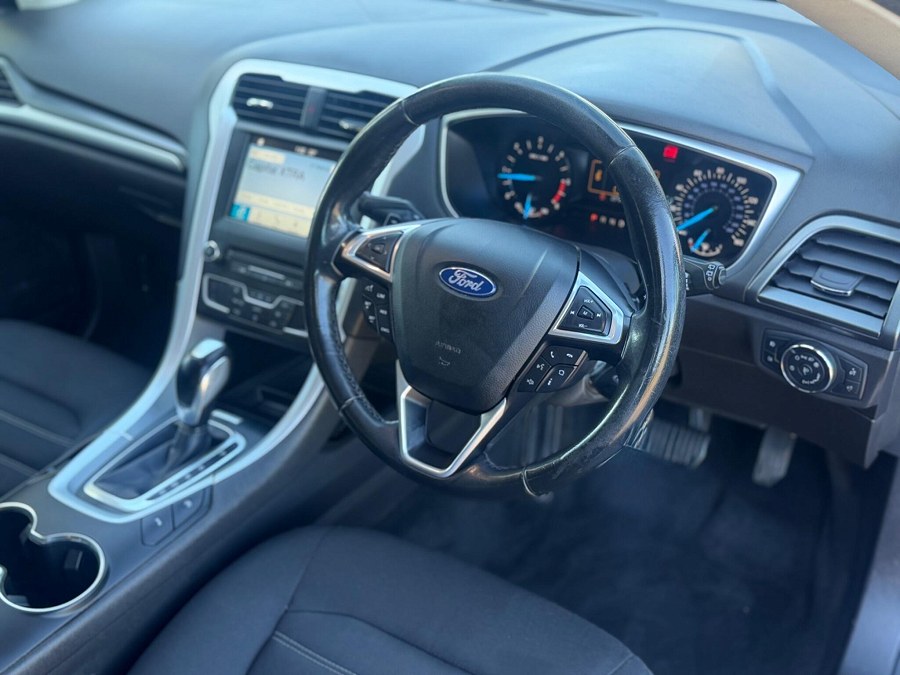 Ford Mondeo photo 2