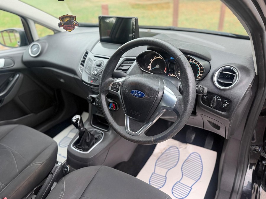 2014 Ford Fiesta photo 11