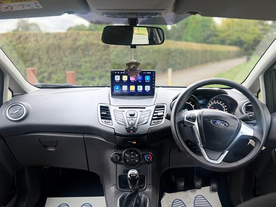 2014 Ford Fiesta photo 2