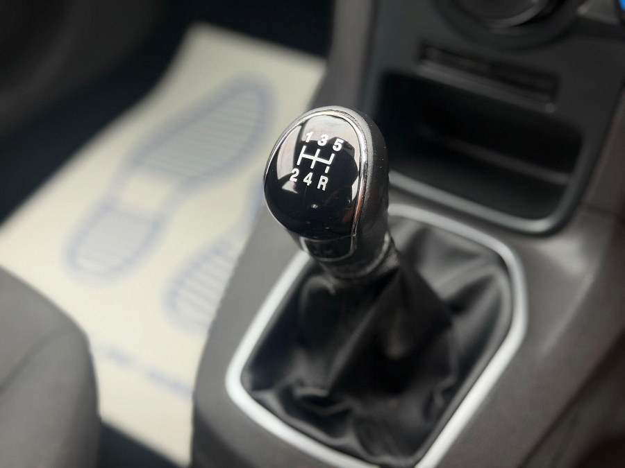 2014 Ford Fiesta photo 12