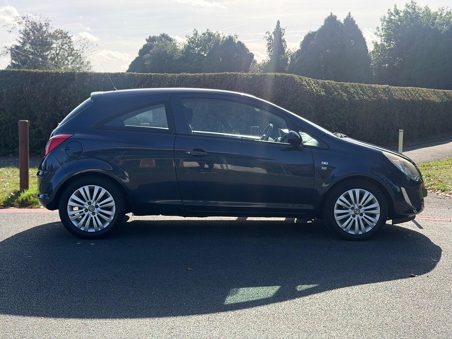 2011 Vauxhall Corsa photo 9
