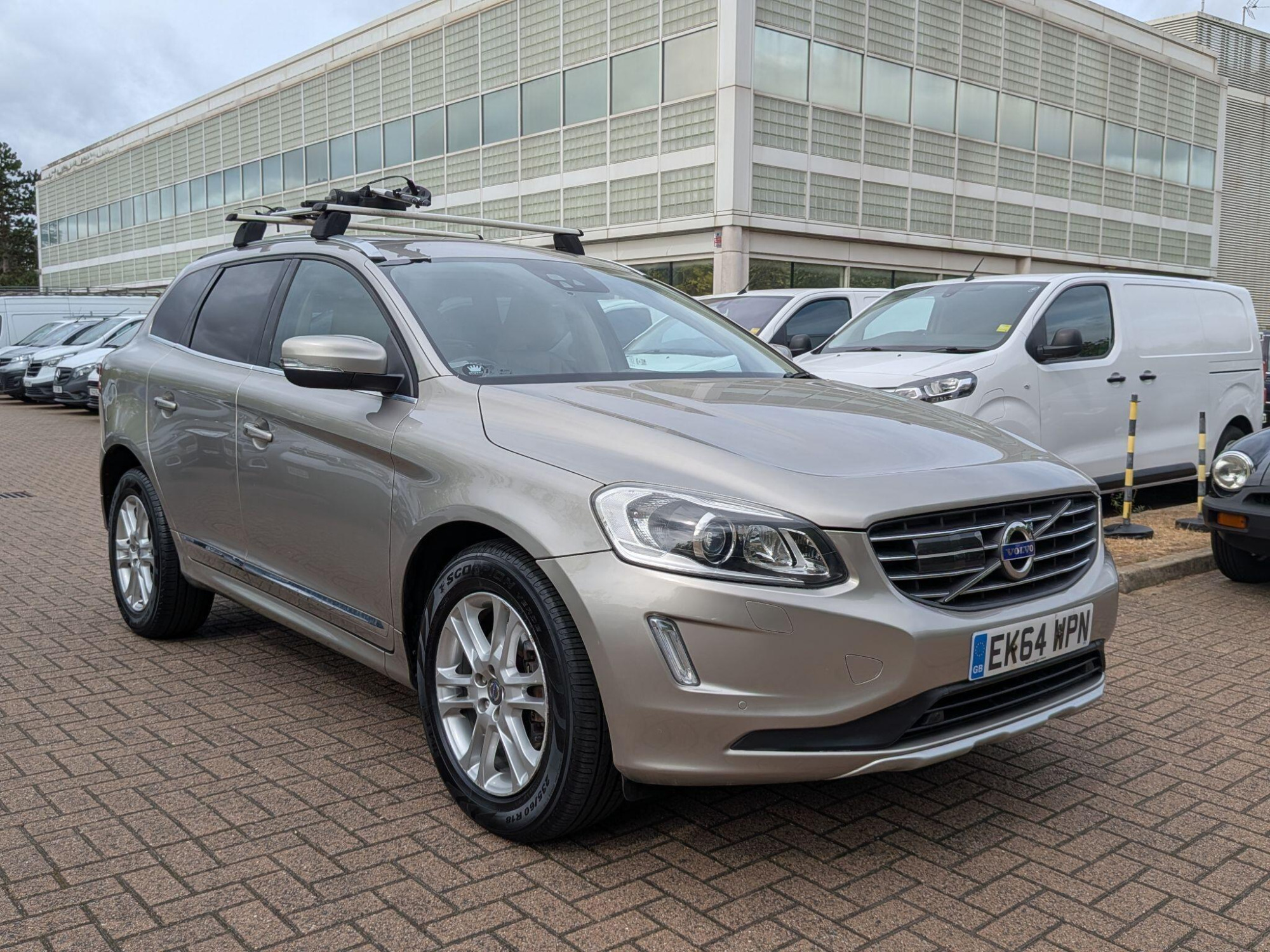 2014 Volvo XC60 2.0 D4 SE Lux Nav Geartronic Euro 6 (s/s) 5dr for sale at Amin Motors Garage LTD