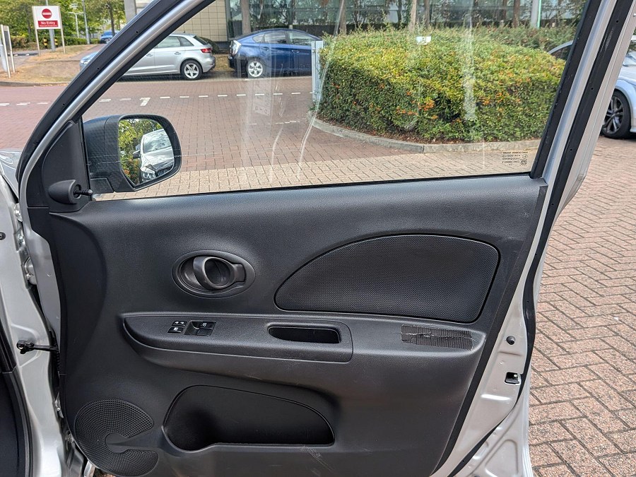 2015 Nissan Micra photo 11