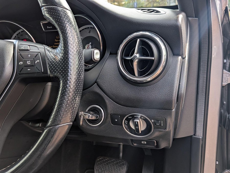 2015 Mercedes-Benz GLA photo 13