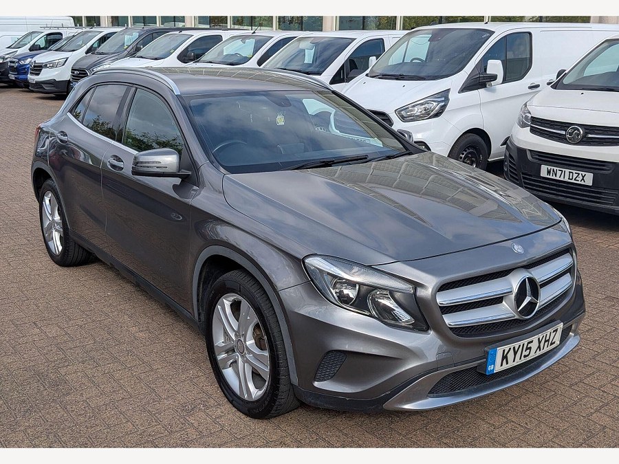 Mercedes-Benz GLA photo 2