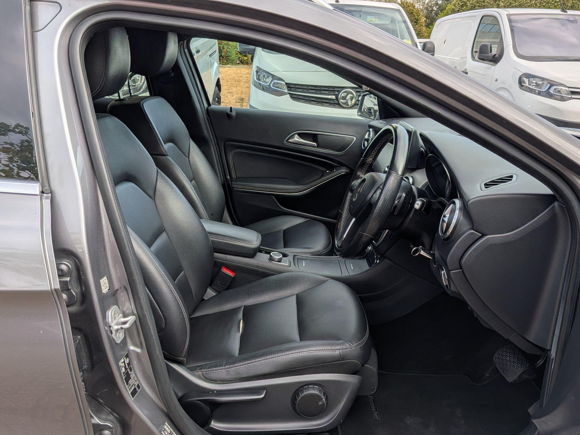 Mercedes-Benz GLA photo 2