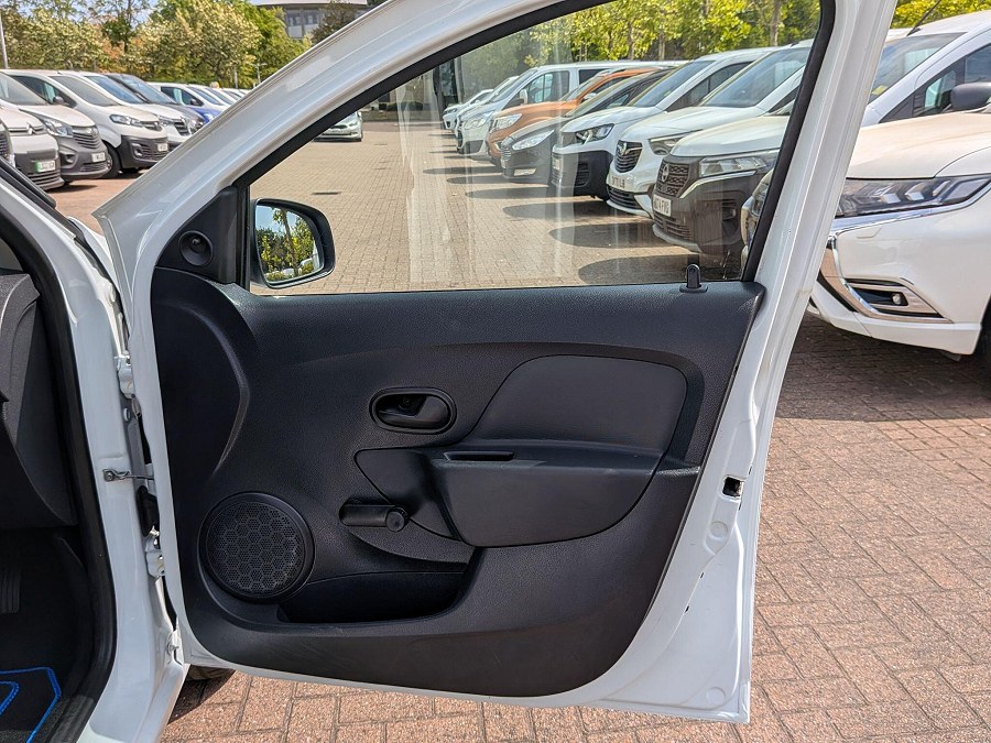 2018 Dacia Sandero photo 11