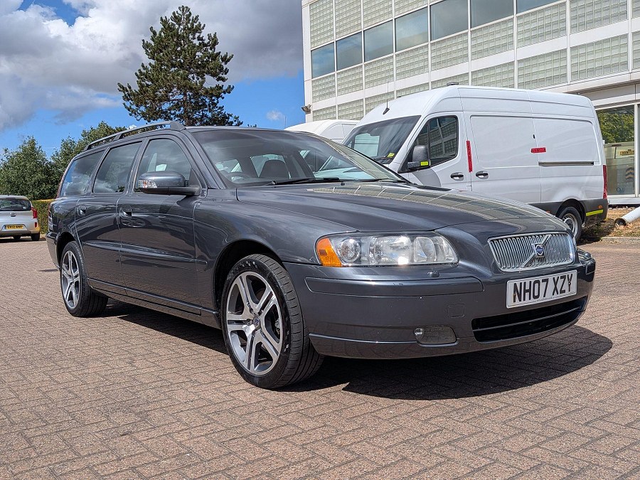 Volvo V70 photo 2