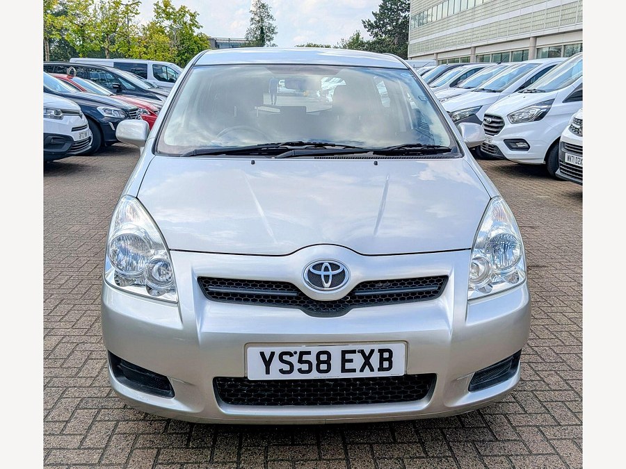 Toyota Corolla Verso photo 2