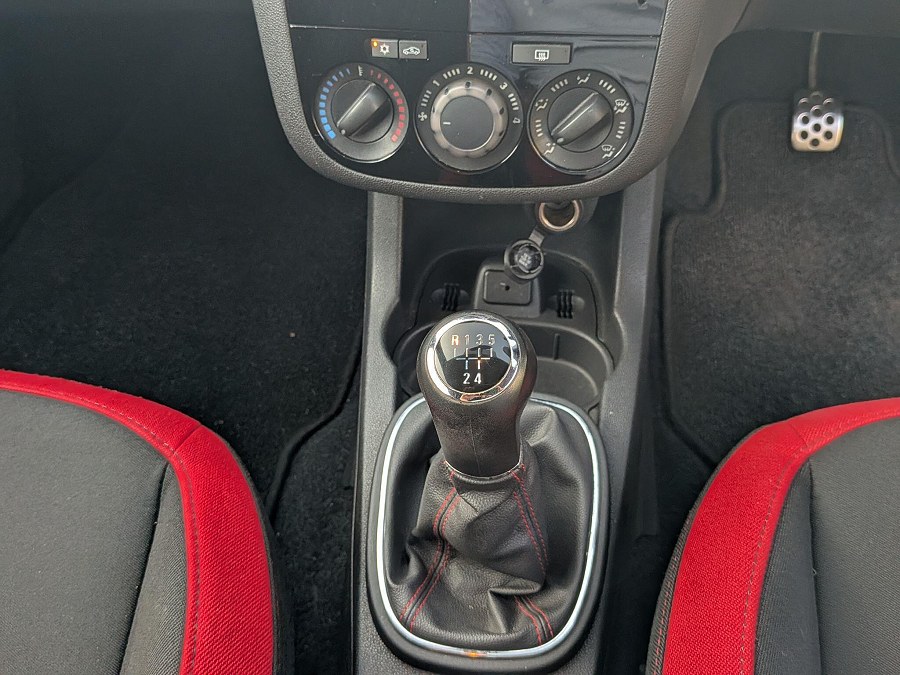 2011 Vauxhall Corsa photo 11
