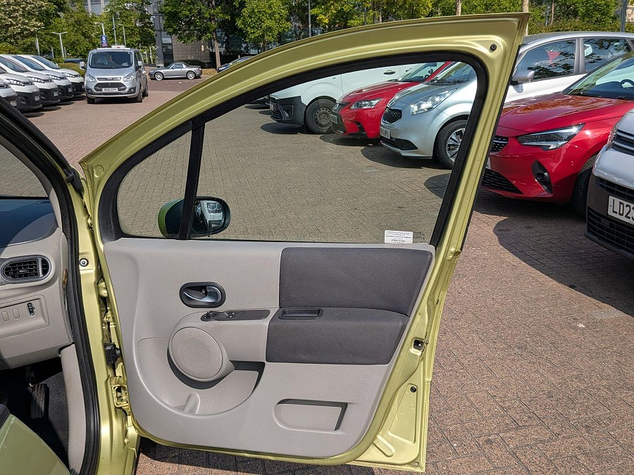 2005 Renault Modus photo 14