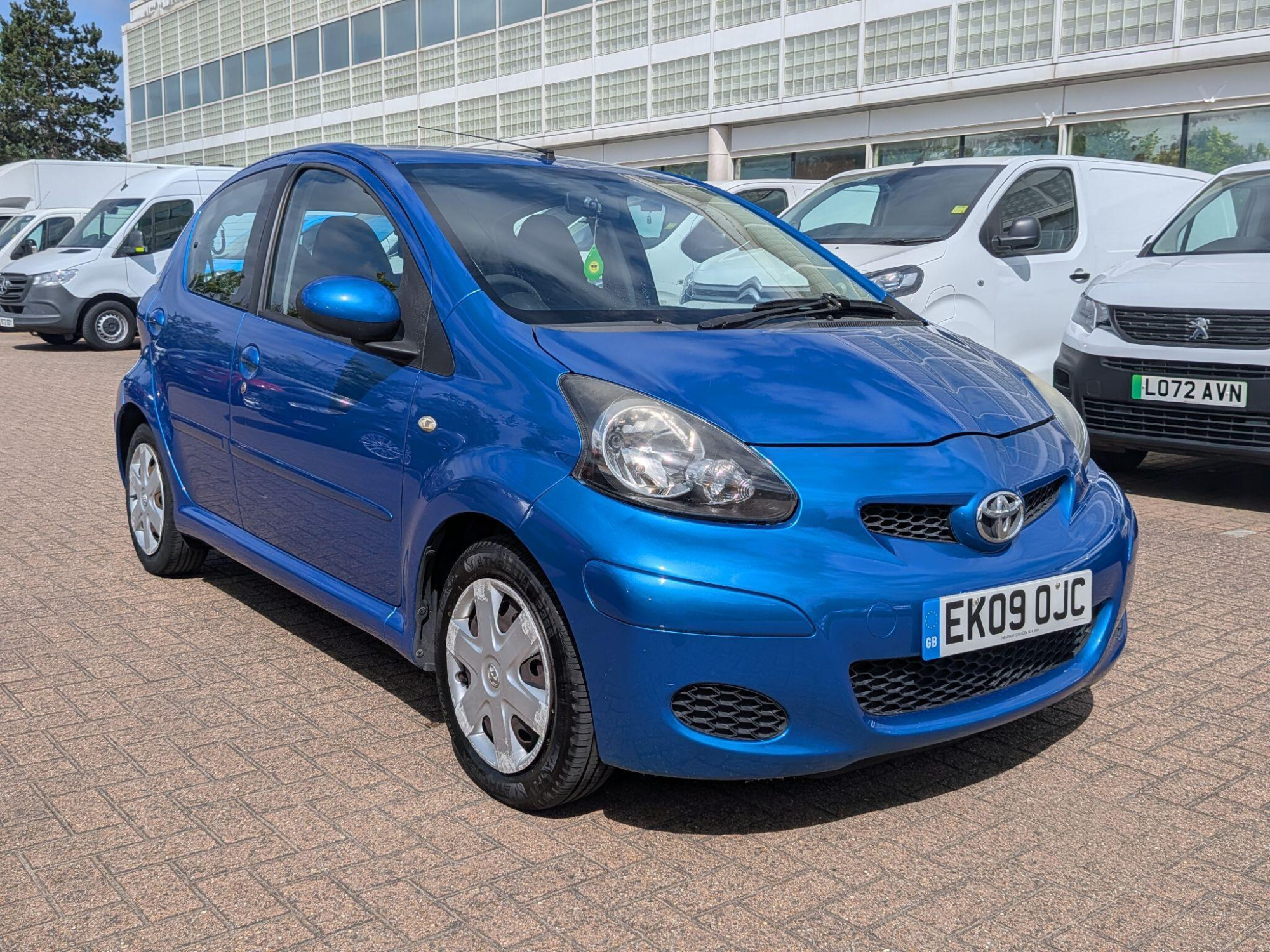2009 Toyota AYGO 1.0 VVT-i Blue MultiMode Euro 4 5dr for sale at Amin Motors Garage LTD
