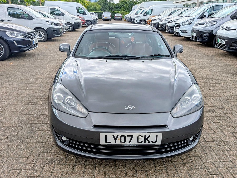 Hyundai Coupe photo 2