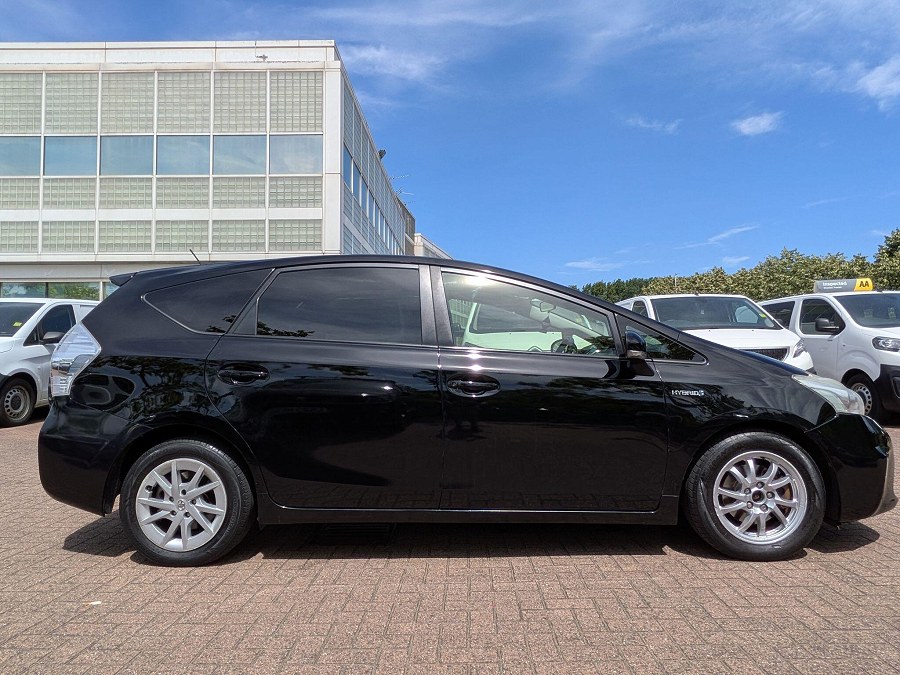 2012 Toyota Prius+ photo 11