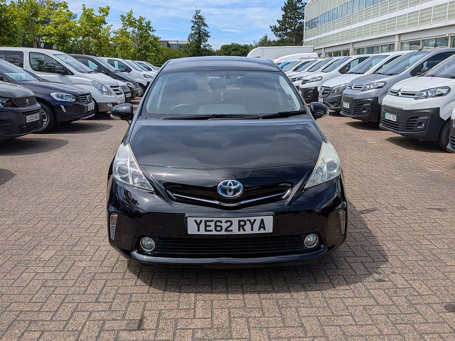 Toyota Prius+ photo 2