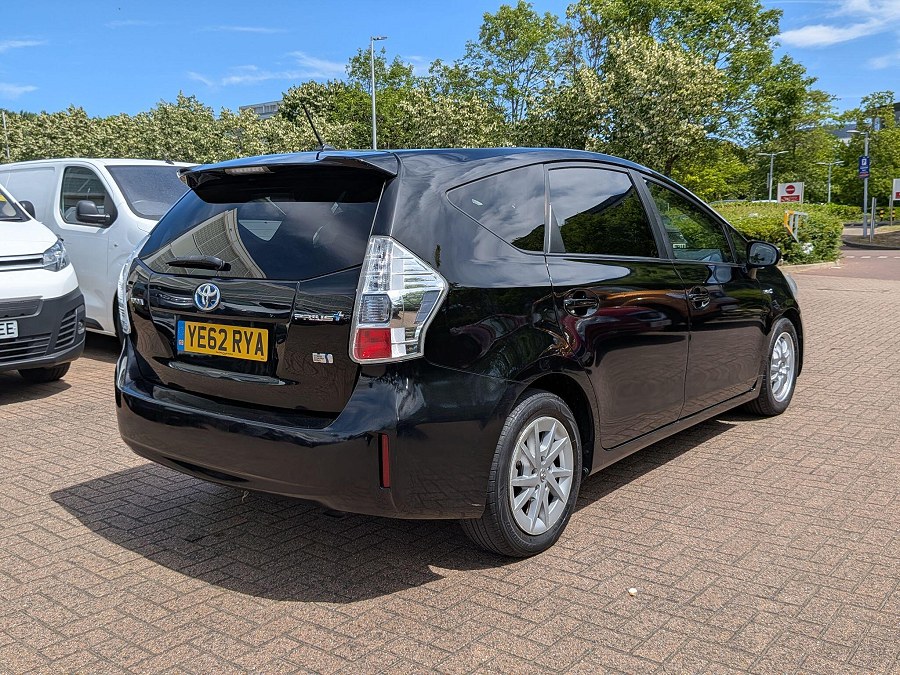 2012 Toyota Prius+ photo 12