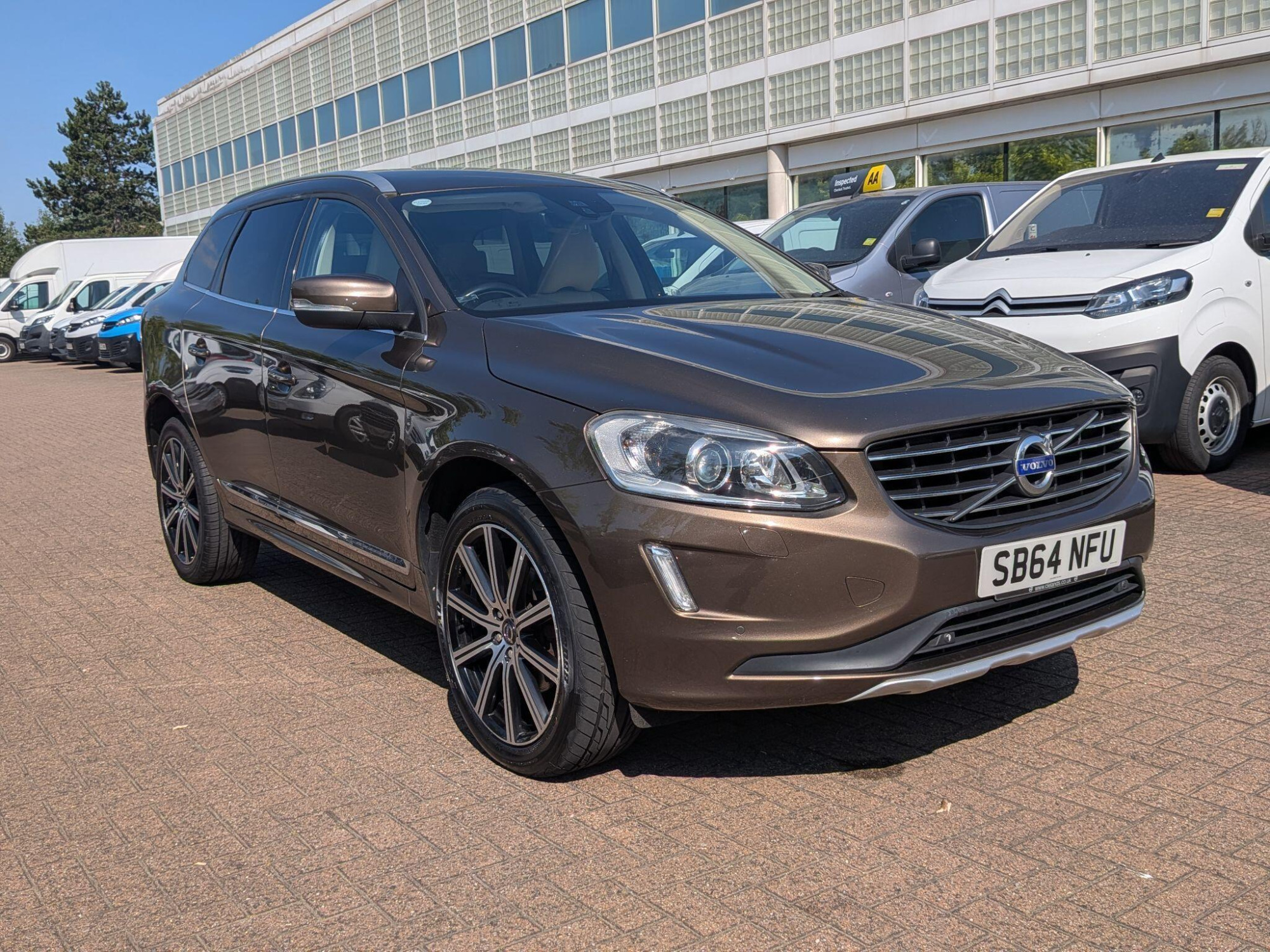 2014 Volvo XC60 2.0 D4 SE Lux Nav Geartronic Euro 6 (s/s) 5dr for sale at Amin Motors Garage LTD