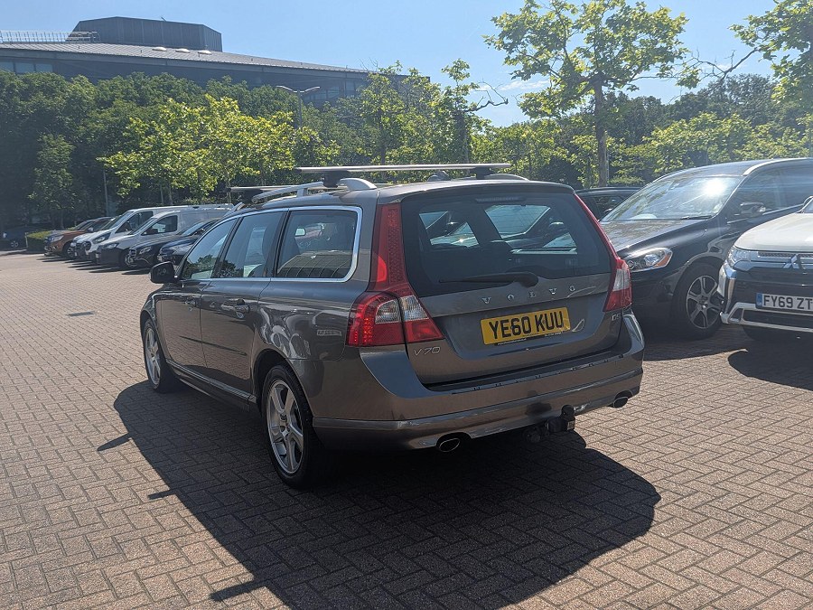 2010 Volvo V70 photo 4