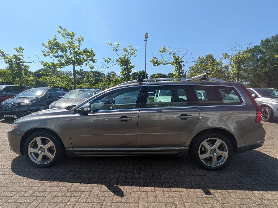 2010 Volvo V70 photo 9