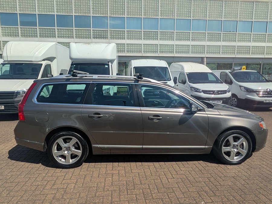 2010 Volvo V70 photo 10
