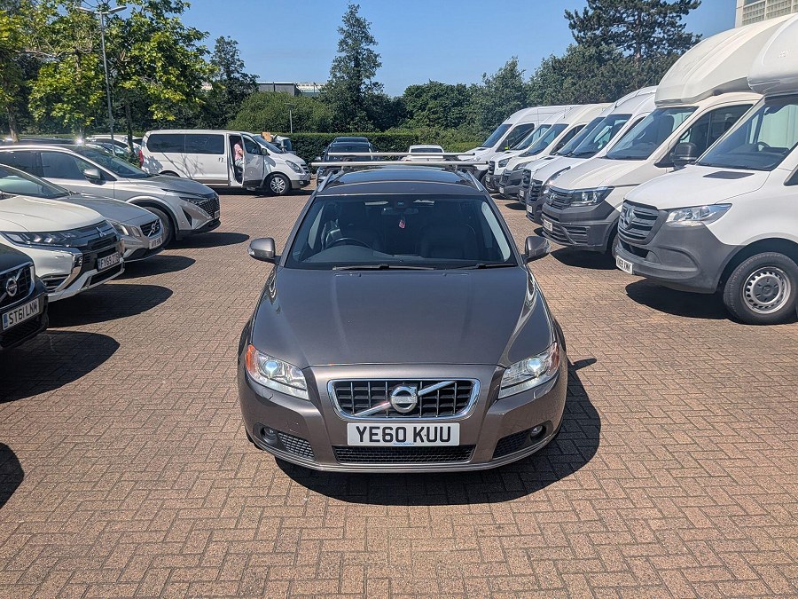 Volvo V70 photo 2