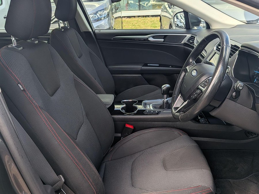 2017 Ford Mondeo photo 13