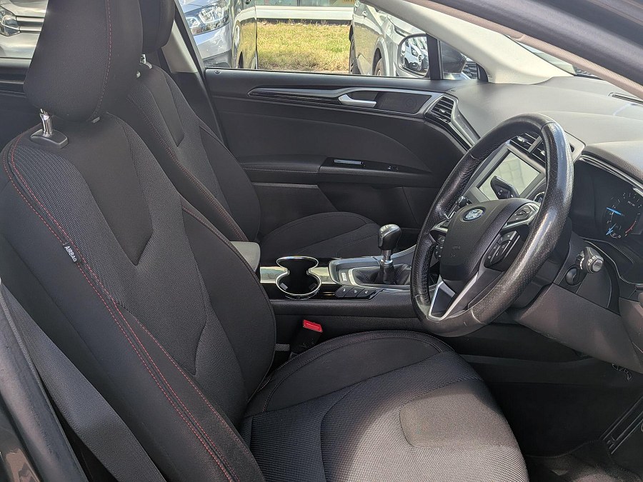 2017 Ford Mondeo photo 12
