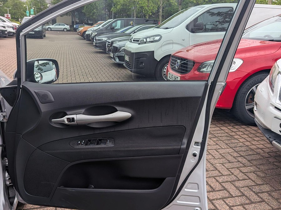 2010 Toyota Auris photo 12