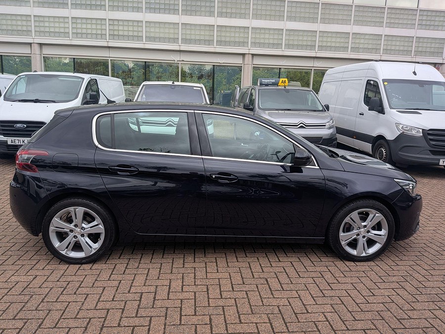 2018 Peugeot 308 photo 12