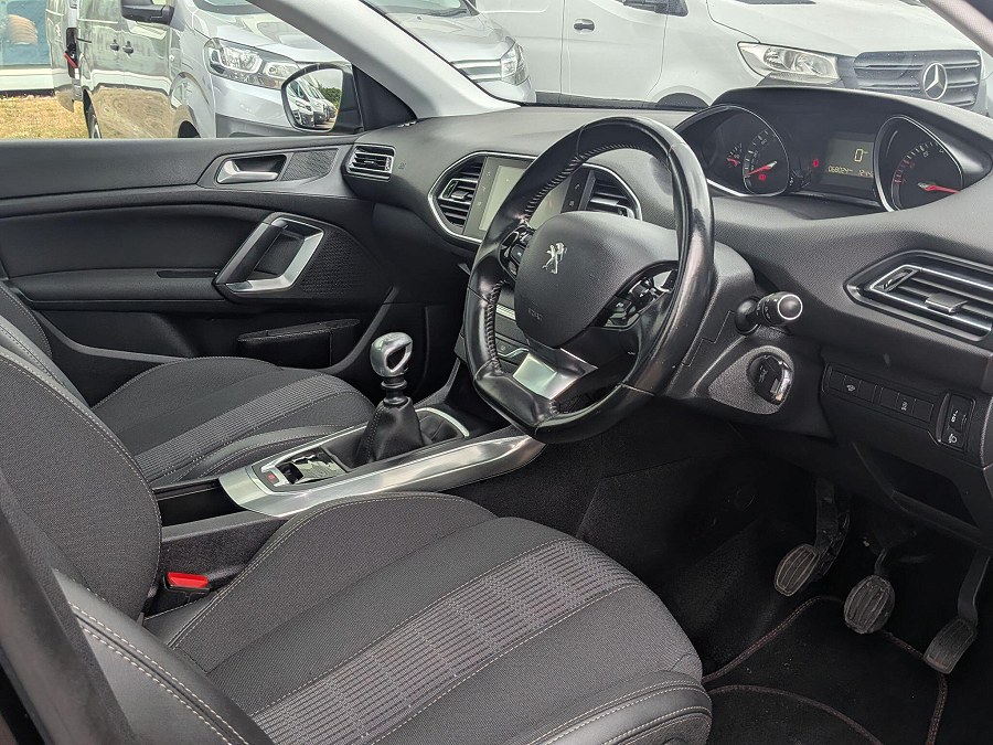 2018 Peugeot 308 photo 14