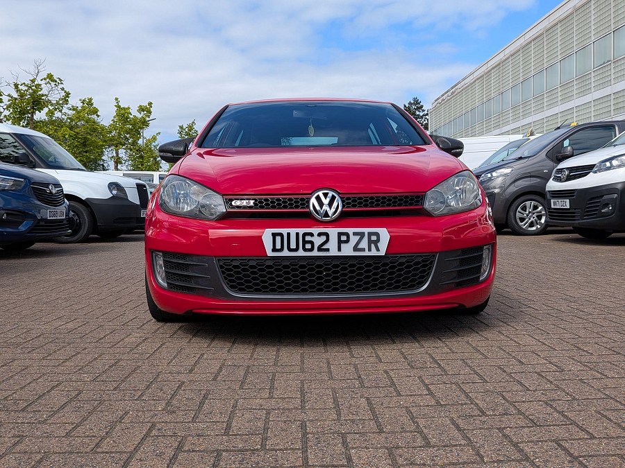 Volkswagen Golf photo 2