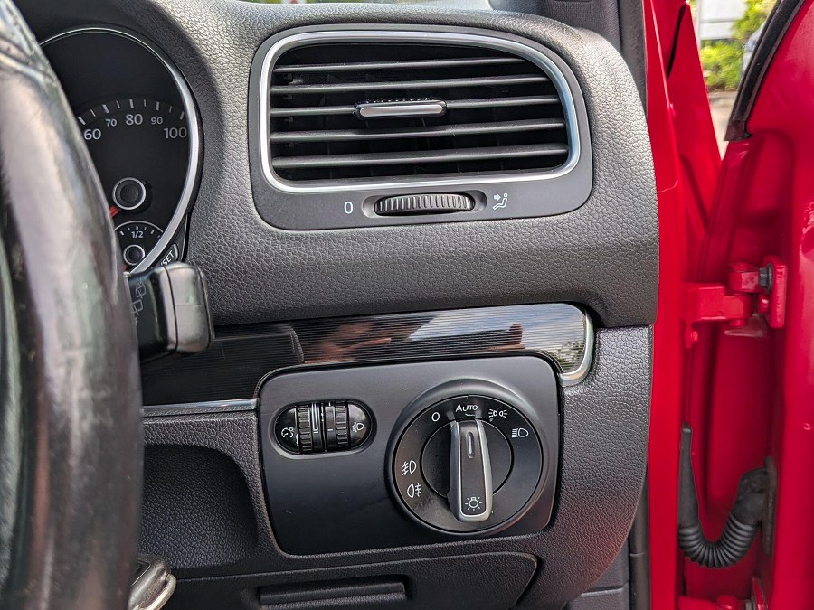 2012 Volkswagen Golf photo 11