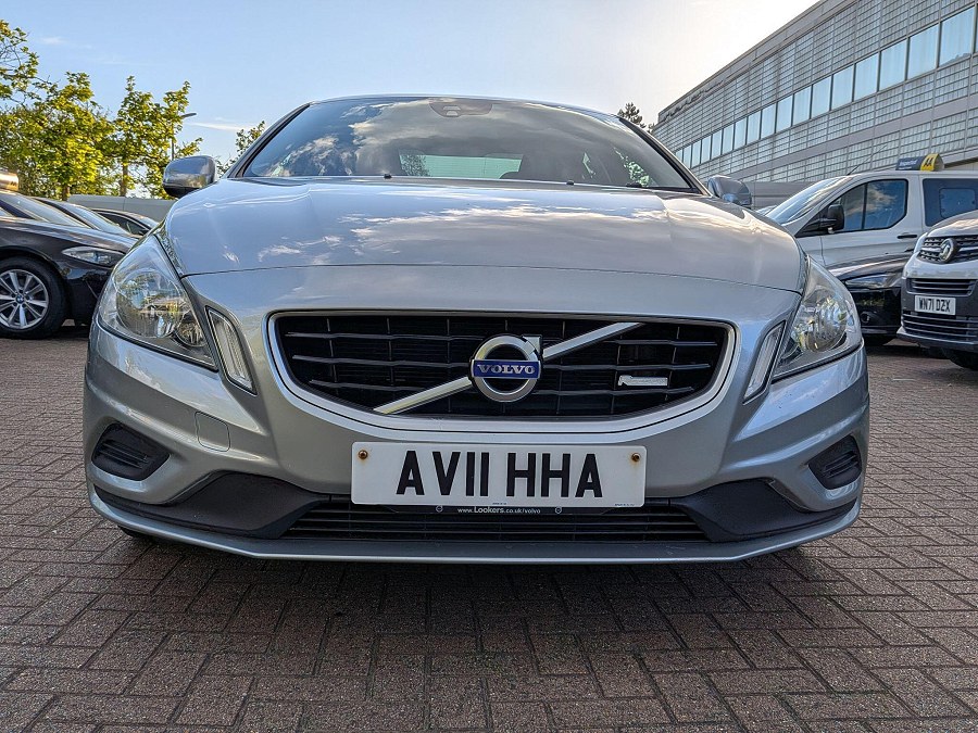 Volvo S60 photo 2