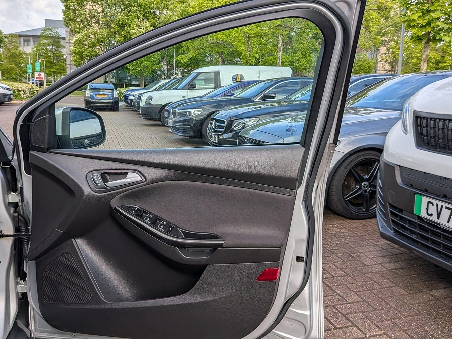 2015 Ford Focus photo 13