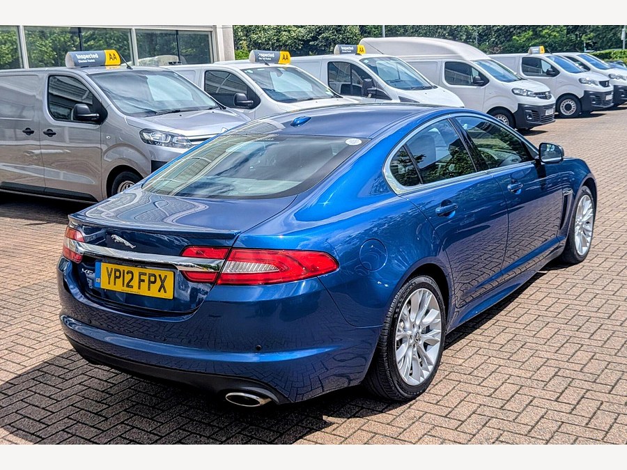 2012 Jaguar XF photo 14